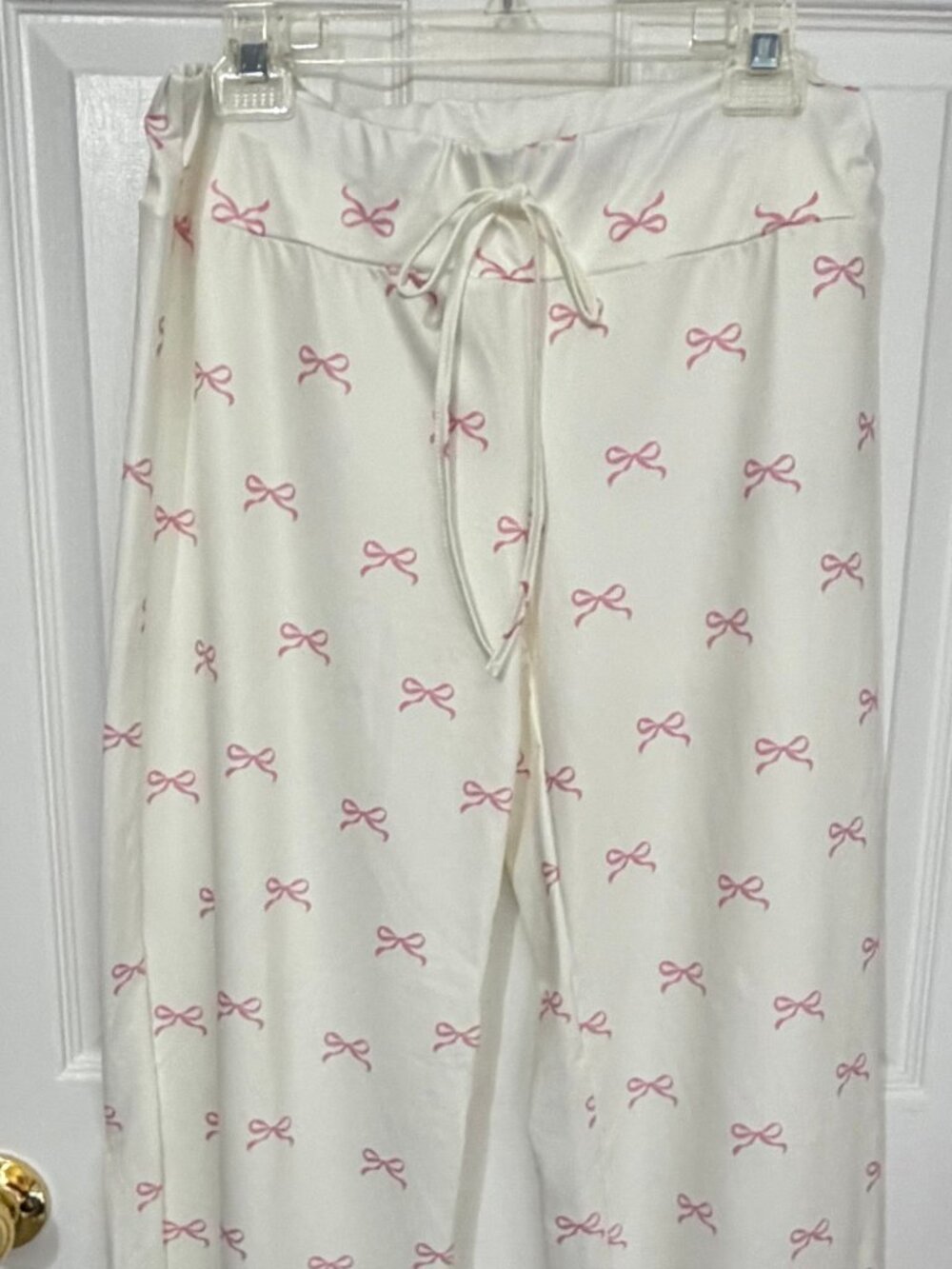 BRAND NEW SHEIN CREAM COLOR LOUNGE PANTS WITH PINK BOWS - SILKY FEEL -SIZE LARGE